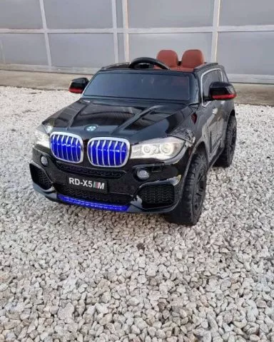 Dečiji licencirani auto BMW X5 RD 500 na akumulator sa kožnim sedištem, mekim gumama i mp4 plejerom 