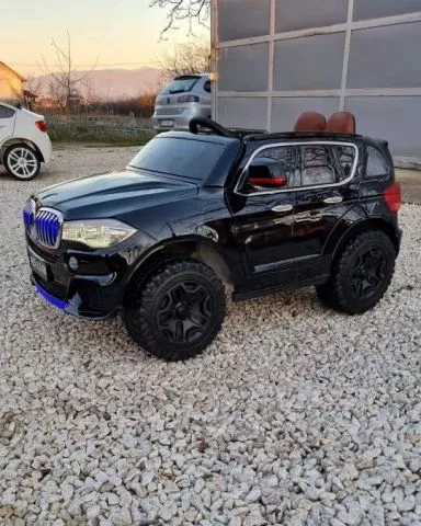 Dečiji licencirani auto BMW X5 RD 500 na akumulator sa kožnim sedištem, mekim gumama i mp4 plejerom 