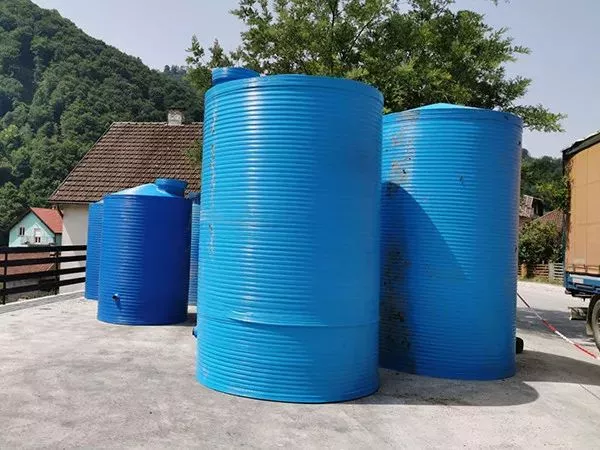 Vertikalni plastični rezervoar 6.000l Ø 1.600 x 3.000 mm - 1