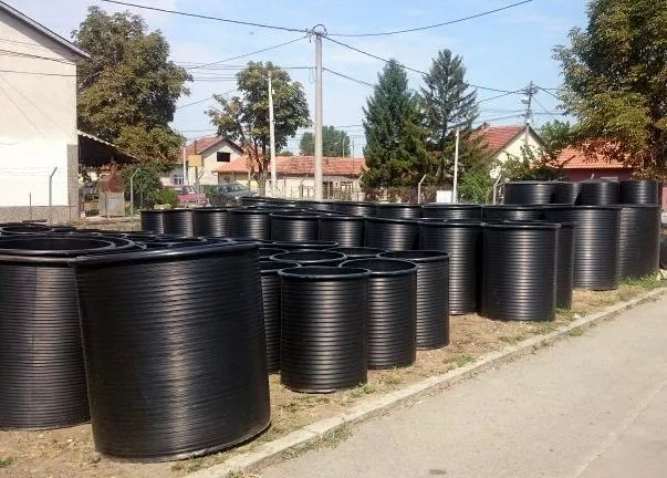 Plastična kaca 5000l prečnik Ø 2000 visina 1600 mm - 0