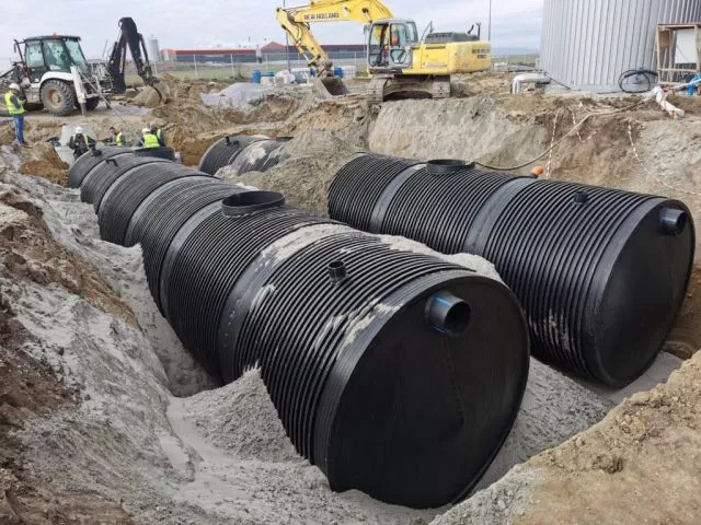 Plastične septičke jame 40.000l Ø 2.400 x 8.900 mm - 2