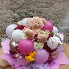 Buket od balona meda, baloni i sveže cveće KP196 - 0