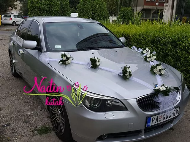 Cvetna aranžman za svadbeni auto - A037 - 2