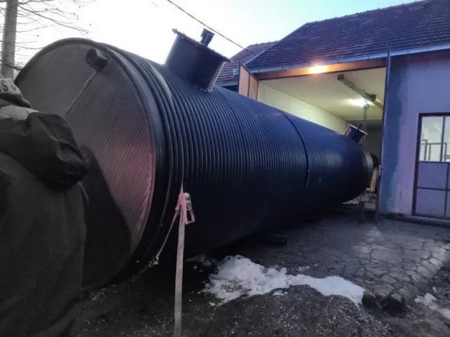 Plastične septičke jame 3000l Ø 1300 x 2300 mm - 0