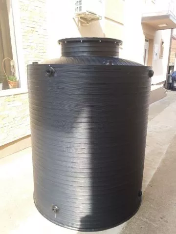 Vertikalni plastični rezervoar 750l - 0