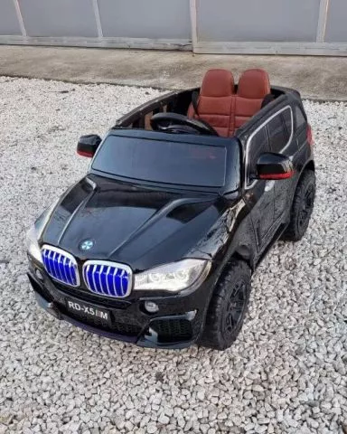 Dečiji licencirani auto BMW X5 RD 500 na akumulator sa kožnim sedištem, mekim gumama i mp4 plejerom 