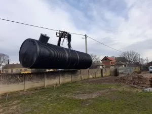 Horizontalni plastični rezervoar 8000l Ø 1600x4000mm - 0