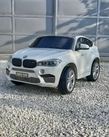 Džip BMW X6M dvosed na akumulator 2X120W sa kožnim sedištem i mekim gumama – beli - 0