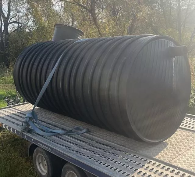 Horizontalni plastični rezervoar 2.500l - 0