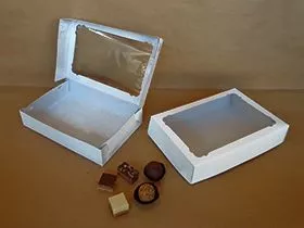 Kutija za kolače i peciva sa prozorom 1 kg šifra 21 PR - 0