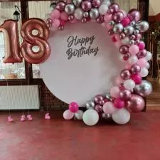 Dekoracija balonima za proslavu 18. rođendana BA164  Cvećara Nađin kutак  - Velika tabla sa imenom -