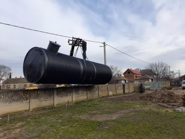 Horizontalni plastični rezervoar 4000l Ø1200x3700mm - 0