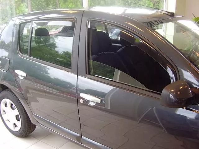 Bočni vetrobrani (prednji) za Dacia Sandero - 0